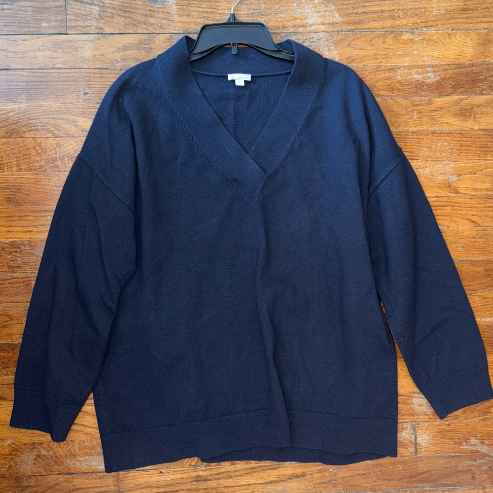 Gap Women’s V- Neck Sweater Size XL